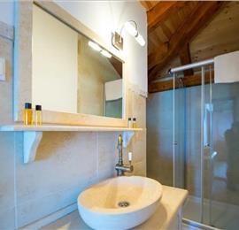 1 Bedroom Apartment with 2 Shared Pools, sleeps 2